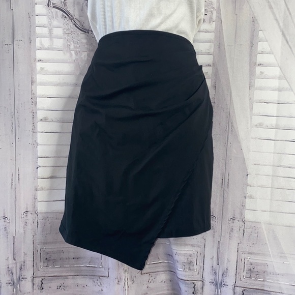 NWT BLACK MINI SKIRT - Picture 2 of 5
